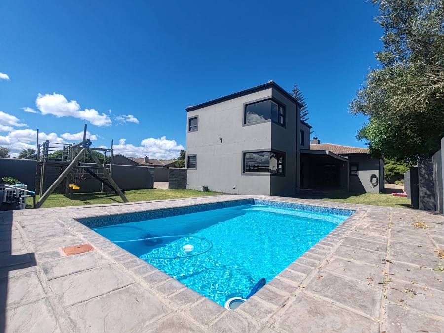 4 Bedroom Property for Sale in Country Club Western Cape